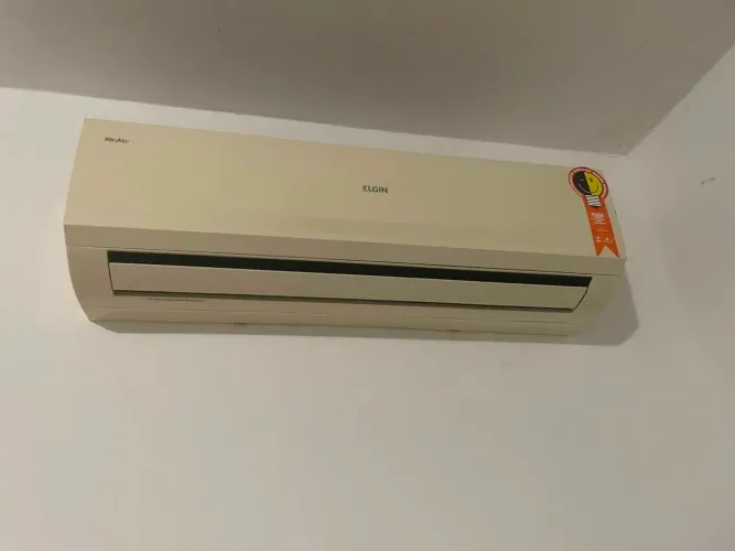Ar-condicionado Split Elgin 12.000 BTUs Frio - Funcionando Perfeitamente