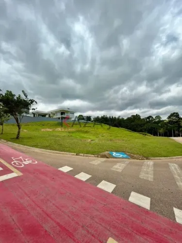 Comprar/vendo: Terreno a venda, esquina com 862,62m² no condomínio de alto padrão Terras d