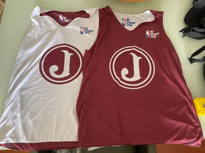 02 Camisetas Escola NBA Juventus - frente e verso - novíssimas
