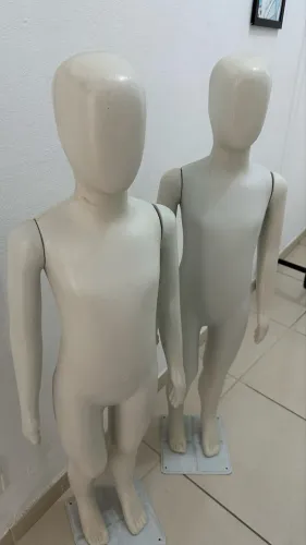 Vendo 2 manequim infantil 
