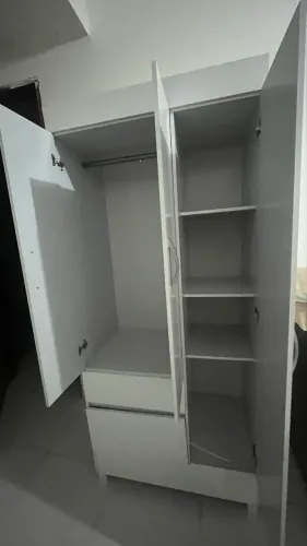 Quarda-roupa semi novo