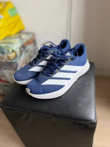 Tênis Adidas 