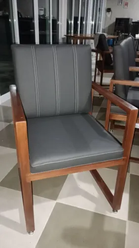 Cadeira com encosto solto 
