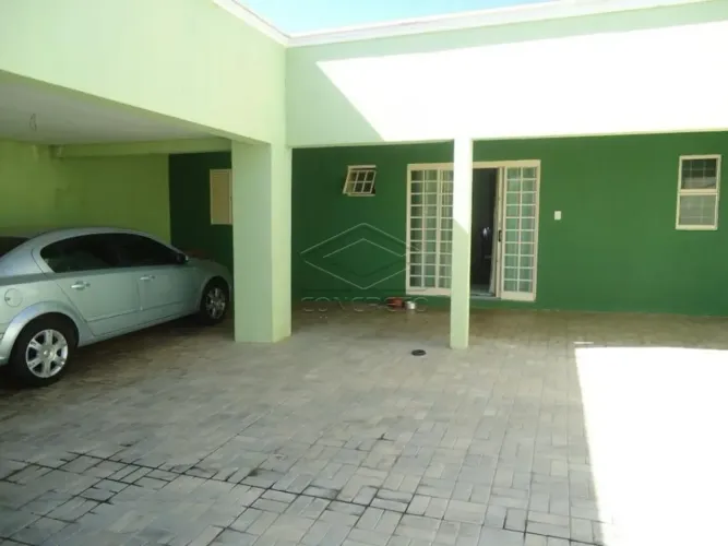 Residência com piscina - Jd. Ferraz