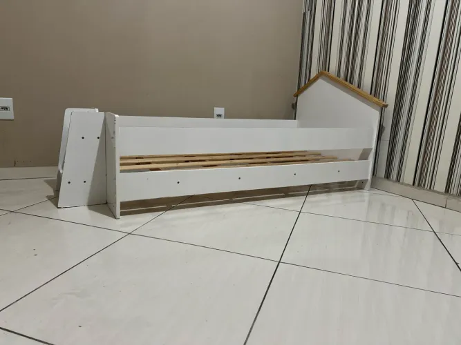 Cama infantil com escadinha ? nunca usada