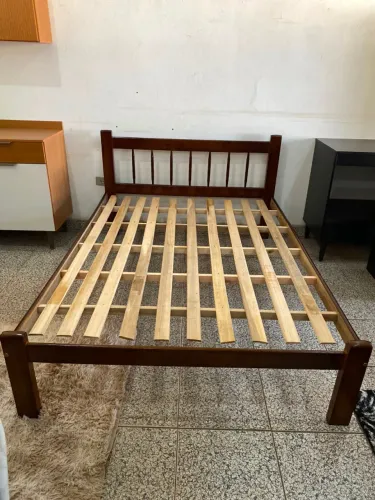Cama de Casal de Madeira, Nova, Entrego