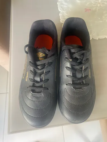 Chuteira umbro 35