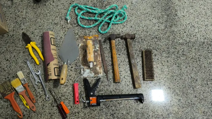 Kit de Ferramentas para Reforma e Reparos - Martelos, Chaves, Alicate e Pincéis