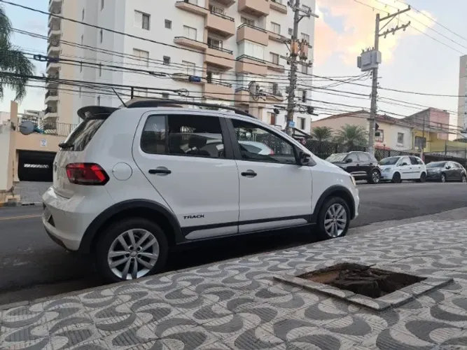 Volkswagen Fox Track 1.0 Flex 12V 5P 2016