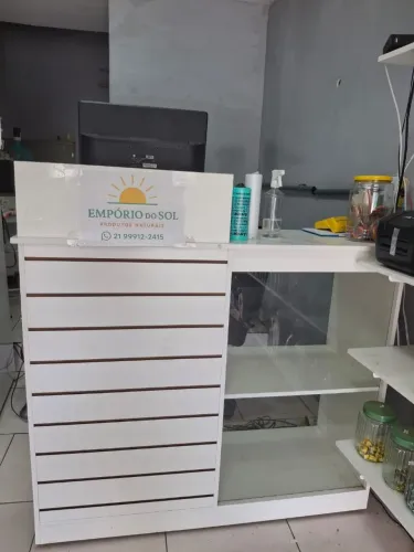 Balcão com vitrine MDF/Aceito troca por celular Samsung 