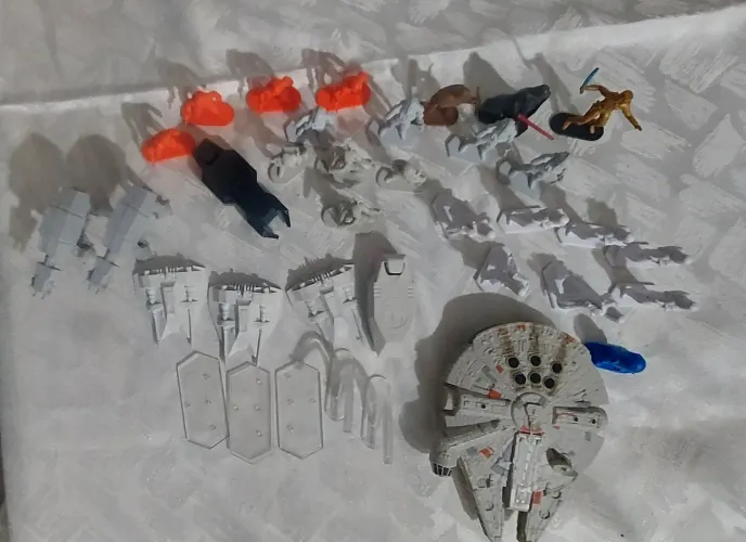 Brinquedo Star Wars Command com figuras em miniaturas ( Sem Caixa)