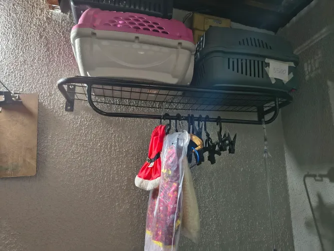 Prateleira e  cabides