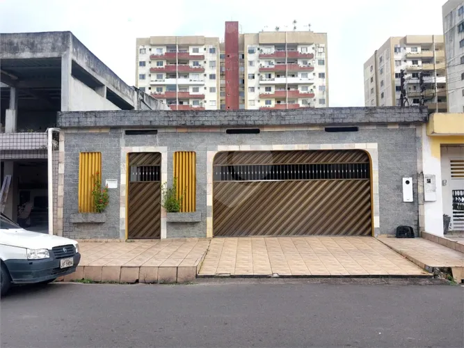 Casa com 3 quartos à venda em Flores - AM