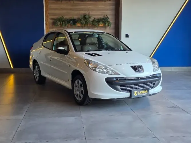 Peugeot 207 Sedan Passion XR 1.4 Flex 8V 4P 2011