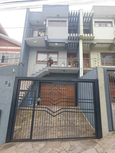Casa 3 dormitórios, sendo 1 suíte, placas fotovoltaicas, piscina, excelente localização no