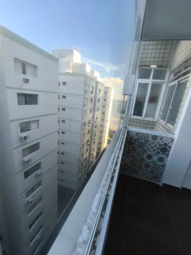 Apto 2 dorm. sendo 1 suíte - em frente ao mar