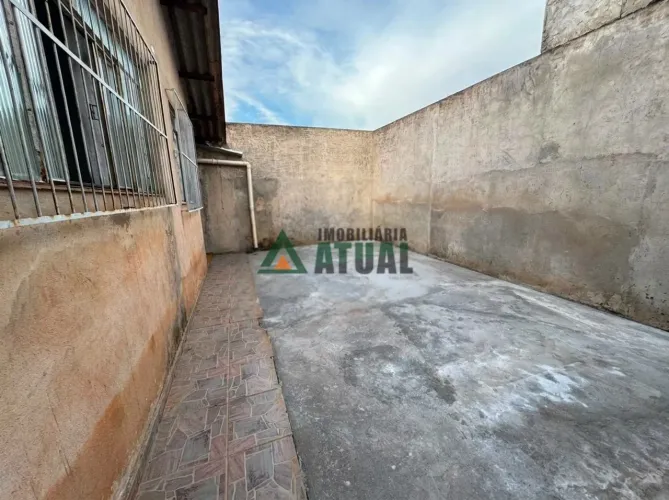 CASA COM 2 QUARTOS A VENDA NA REGIÃO SUL DE LONDRINA.