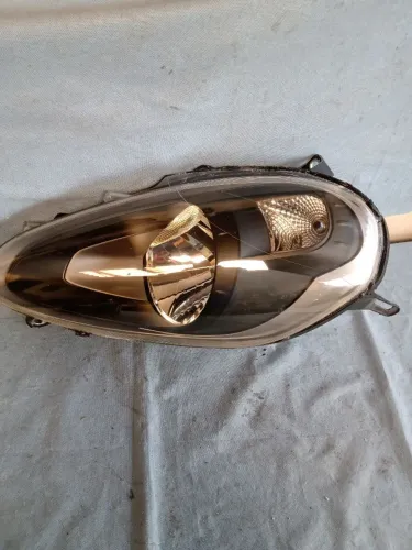 Farol Fiat Punto aro cinza e preto original 2015 a 2017 Lado Direito