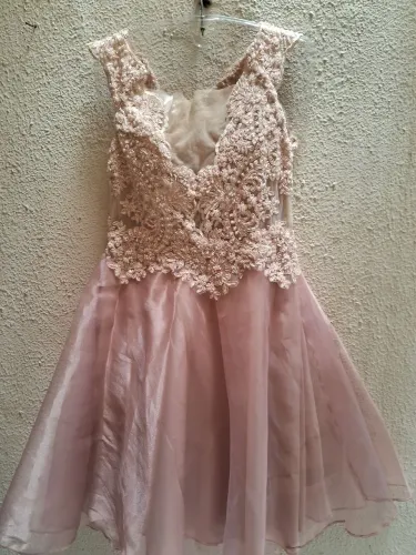 Vestido de festa 14 anos todo trabalhado na renda e pedraria