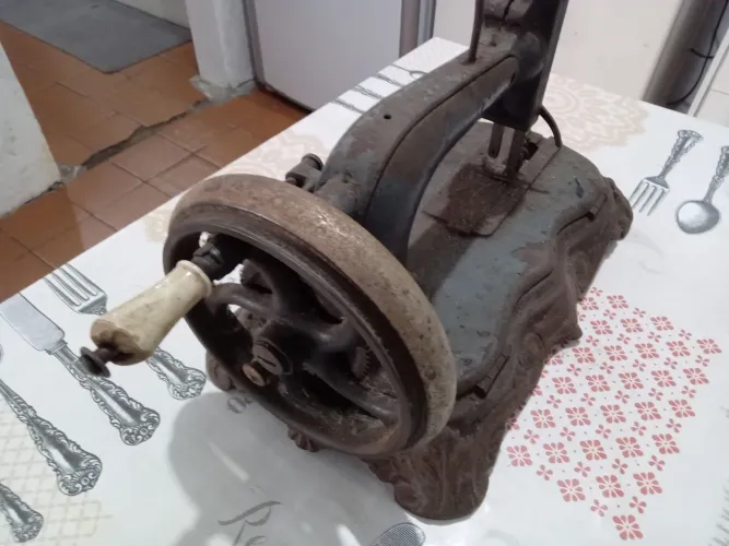 Maquina de costura antiga para decoração