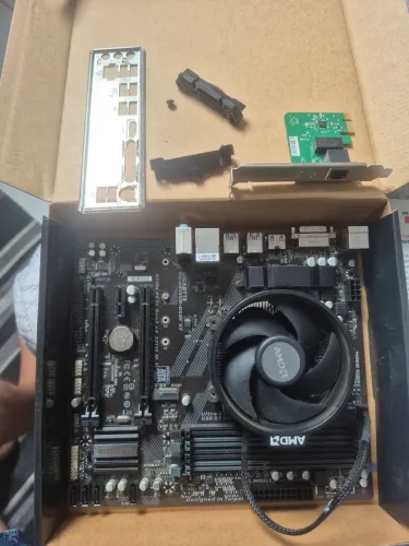 Placa Mãe GIGABYTE GA-AB350M-DS3H + PROCESSADOR RYZEN 5 2600(AMBOS USADOS)