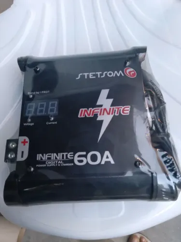 Vende-se uma fonte 60 amperes Stetsom
