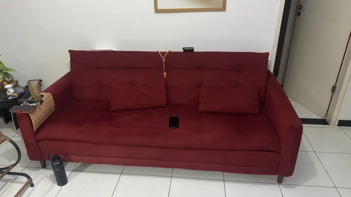 Sofá vinho bem conservado designe moderno tamanho 2.20m