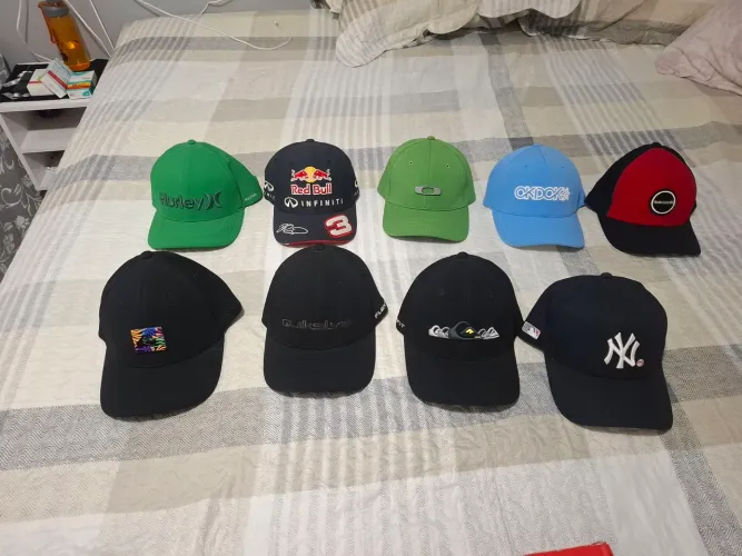 Bonés tudo novos