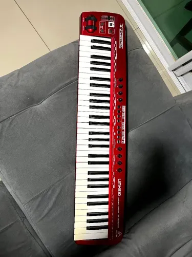 Controlador Behringer UMX 610