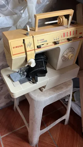 Máquina de costura singer
