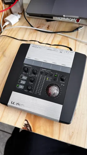 Interface de áudio TC Electronic konnekt 6 