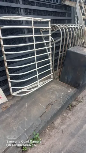 VENDO 2 GRANDE DE PROTEÇÃO DE VITRO 