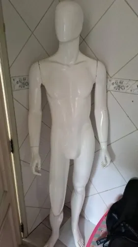 Vendo dois excelente manequins em fibra masculino