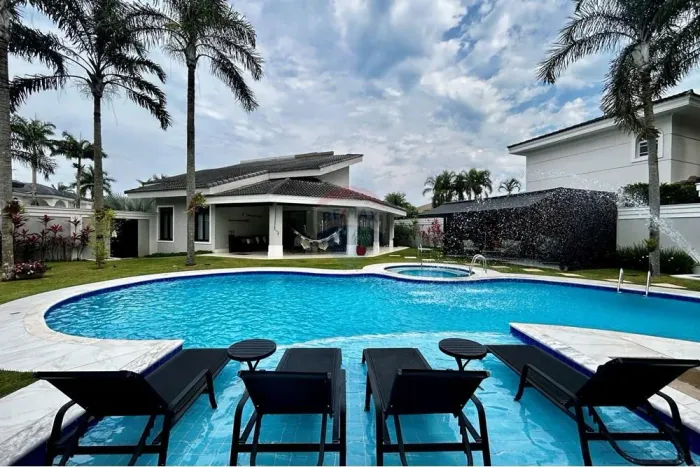 Casa em condomínio à venda na Praia de Pernambuco - Guarujá