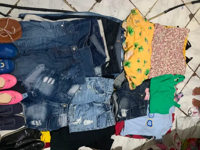 Lotinho de roupas e calçados tudo bem conservados