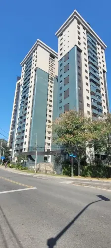 Apartamento para aluguel possui 72 metros quadrados com 2 quartos em Cristo Rei - Curitiba