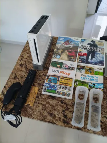 Nintendo Wii com 4 jogos originais e manuais + brinde