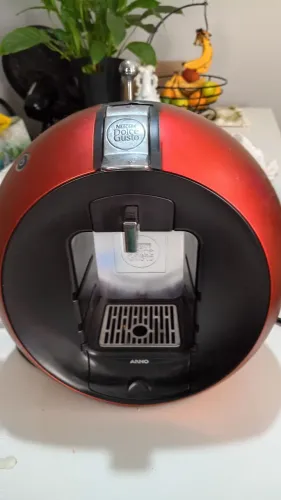 Cafeteira doce Gusto com defeito casando agua