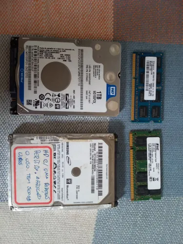 ?Kit Lote Peças Notebook: 2 HDs 2.5 (1TB + Samsung) + Memórias RAM DDR3/DDR2