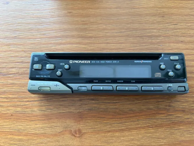 Frente toca CD Pioneer DEH-43
