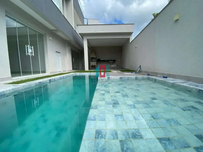 Vargem Pequena | Casa de Condomínio 4 quartos, sendo 4 suites