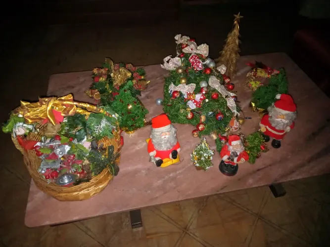 Kit Natal Decorativo Completo Árvores Papai Noel e Cestas