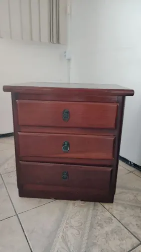 Mesa de cabeceira / gaveteiro