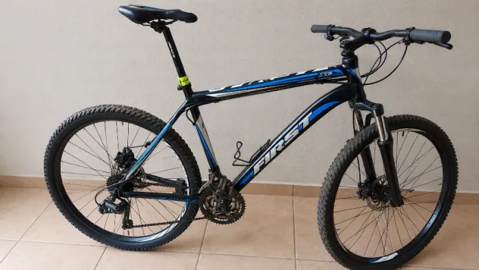 Bicicleta FIRST
