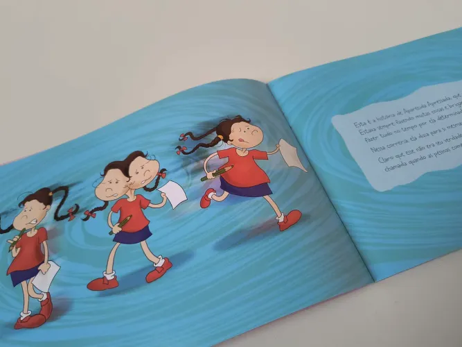 Livro Infantil Aparecida Apressada