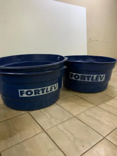 Vendo 3 caixas d?água Fortlev 500 litros usadas.
