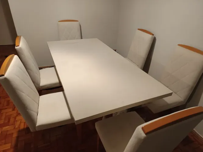 Mesa de vidro e madeira + 6 cadeiras esfofadas