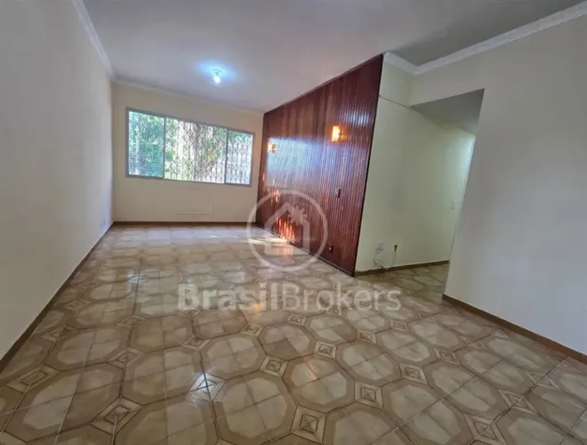 Oportunidade - Apartamento vazio, 3 quartos com suíte, elevador e área de lazer na Ribeira