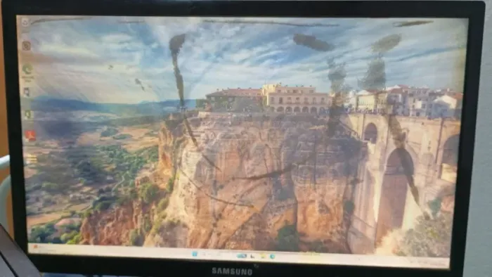Monitor TV Samsung de 21,5 polegadas.