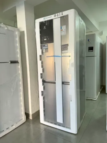 Geladeira Electrolux Frost Free Inverter 484L Efficient AutoSense 3 Portas Inox nova<br>